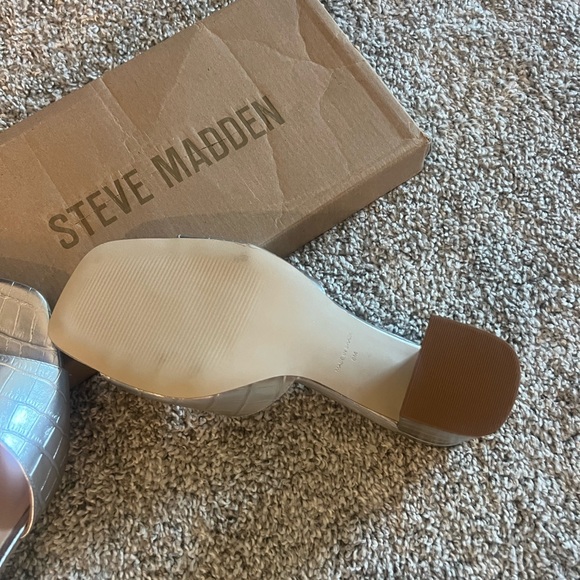 Steve Madden Silver Heels - Picture 5 of 5